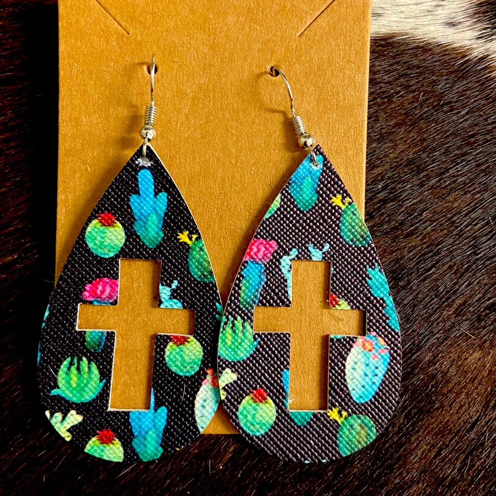 🌵Western Cactus Earrings!